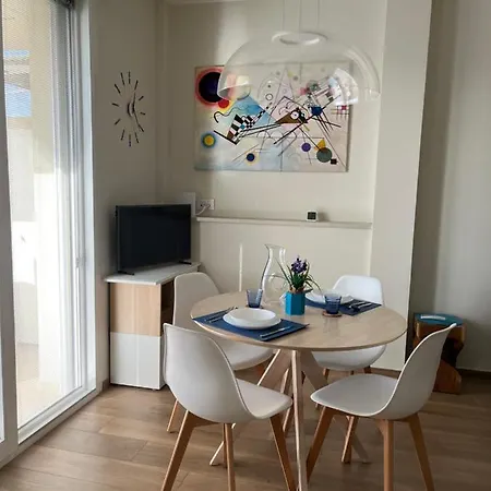 Attico Gabri - Con Terrazzo Panoramico Vicino Al Centro דירה